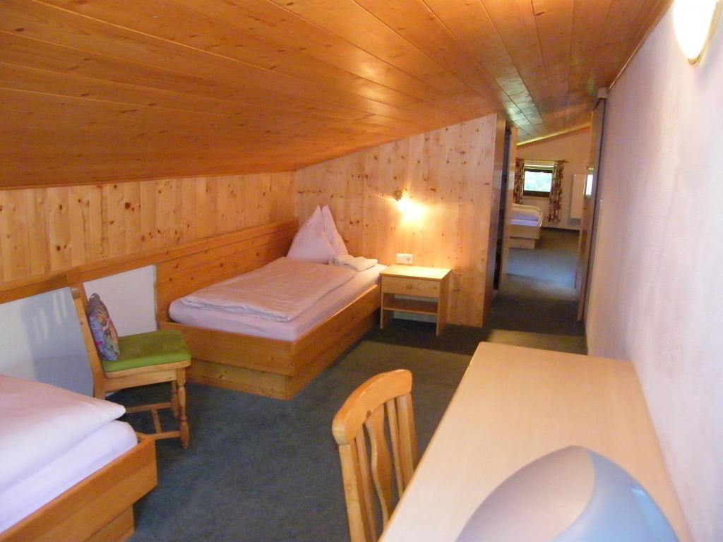 Katharina'S Sleepover - Budget Holiday Home カプルーン 部屋 写真